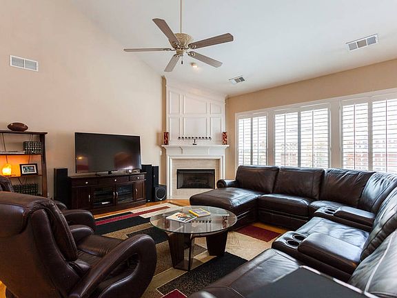 4th image of 407 Chatsworth Ct