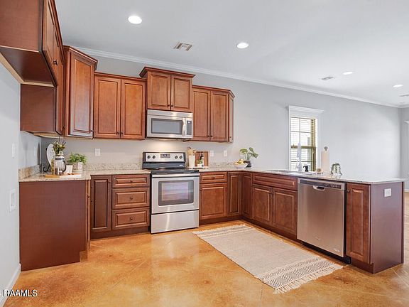 4th image of 109 Darlene Dr