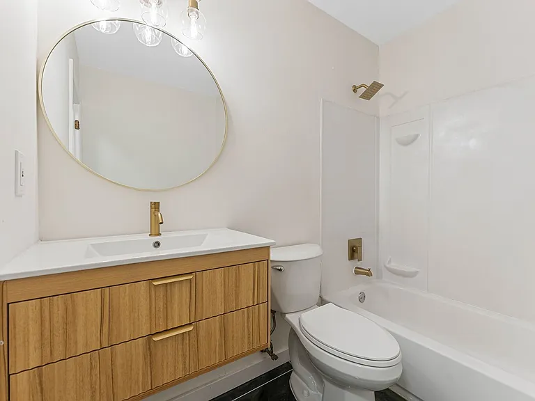 7 Andrea Dr — Photo 4