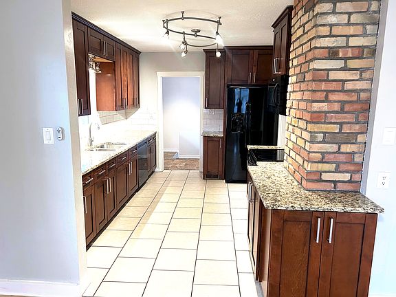 5th image of 135 E Edith Ave