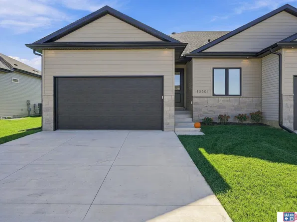 10507 Majestic Ln, Lincoln, NE 68527