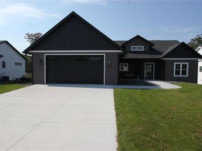 5010 Woodlands Drive, Eau Claire, WI, 54703