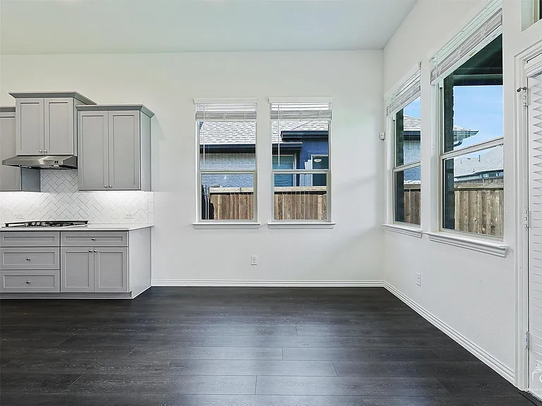 3011 Hobbs Ln — Photo 10