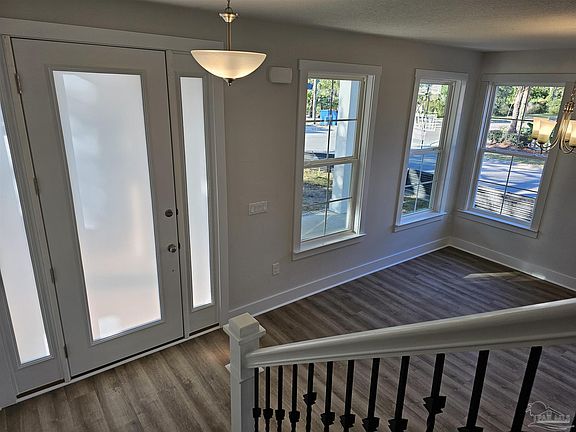 2nd image of 844 W Zarragossa St
