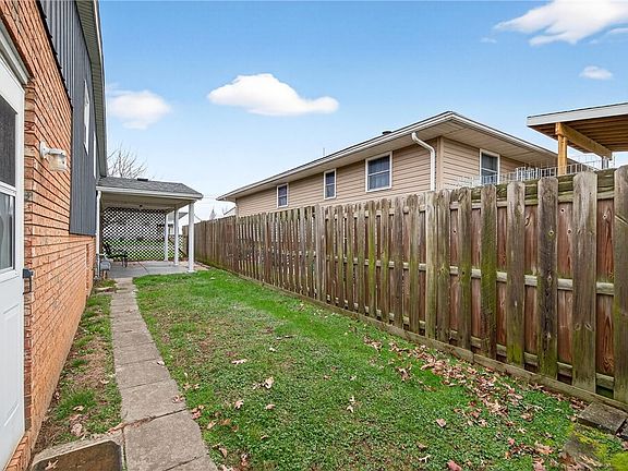 4th image of 201 Golf Ave