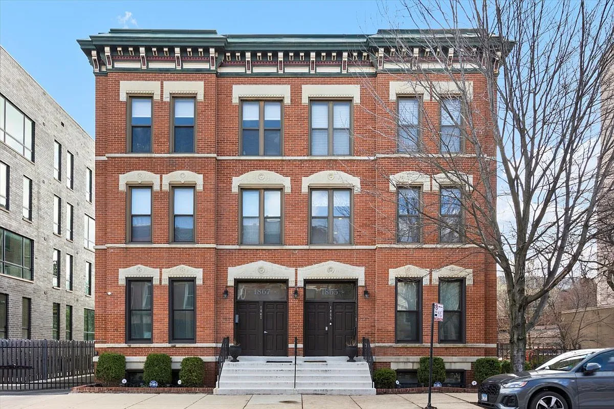 1867 N Halsted St APT 2S photo 1