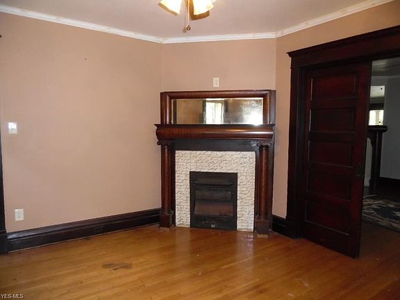 3rd image of 721 2nd St