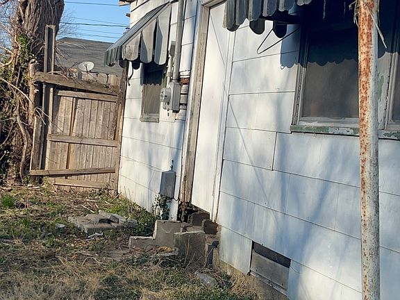 4th image of 1168 N Concord St