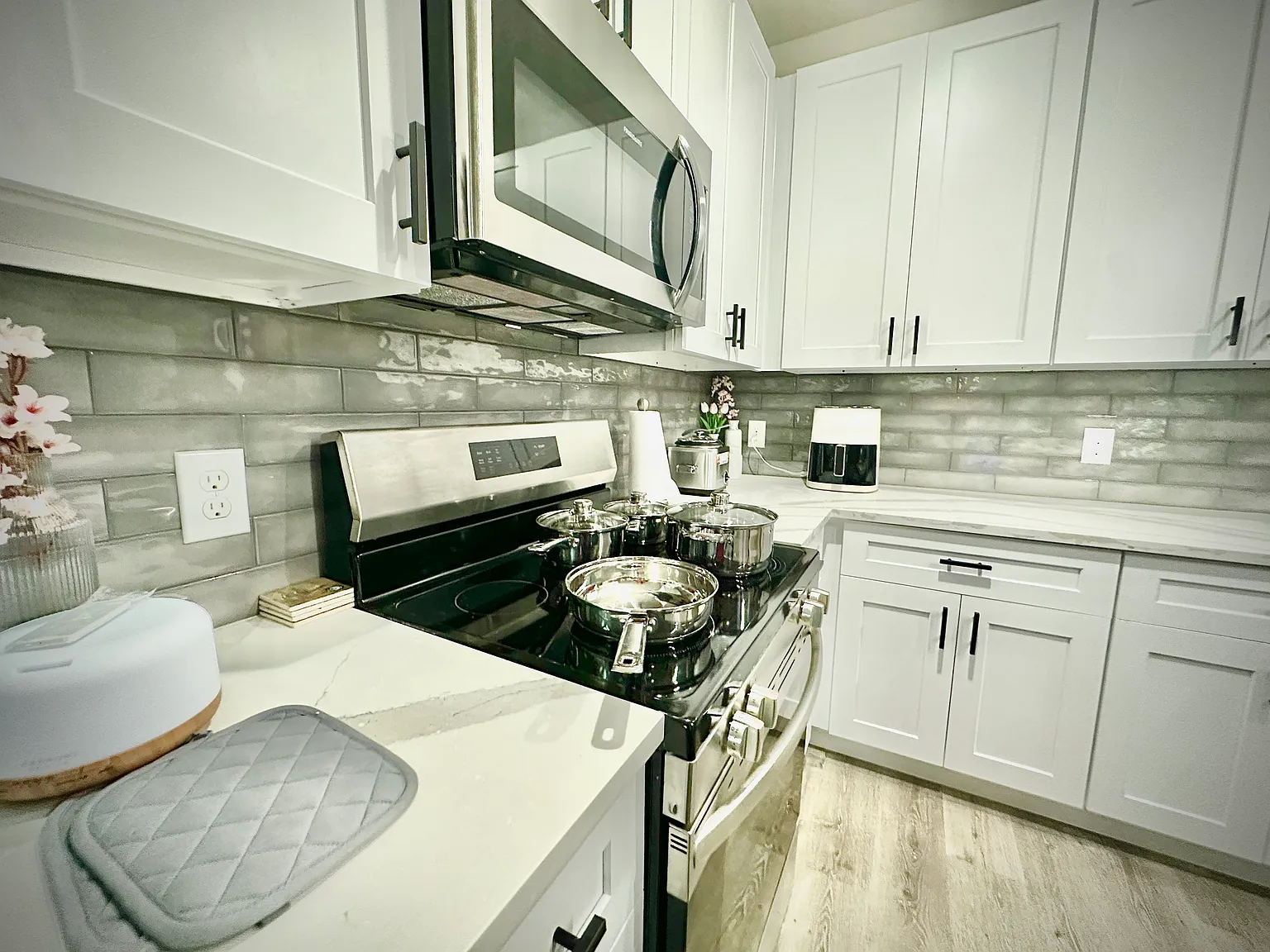 3 bed, $4,200 — Photo 3