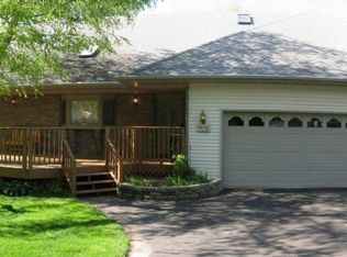 7526 Cherry Hill Dr, Roscoe, IL 61073