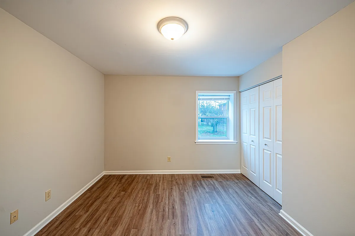 Building Photo - 400 E Scott Ave #11