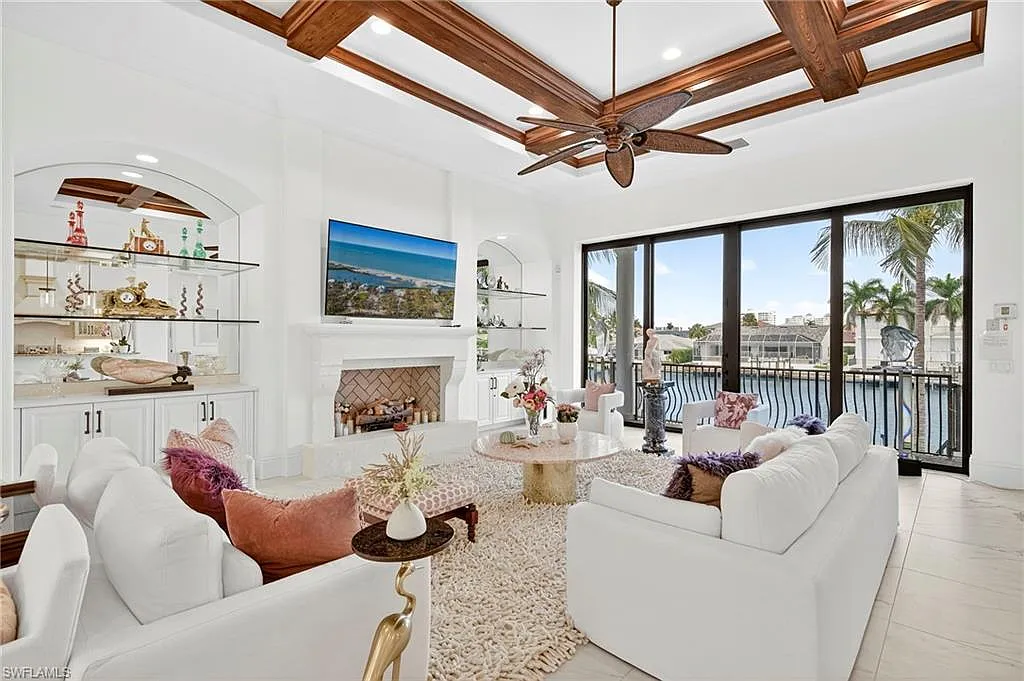 5 bed, 4.5 bath, 4815 sqft, $30,000 — Photo 3