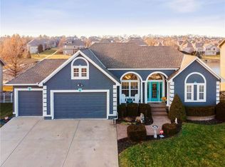 2812 SW Arthur Dr, Lees Summit, MO 64082