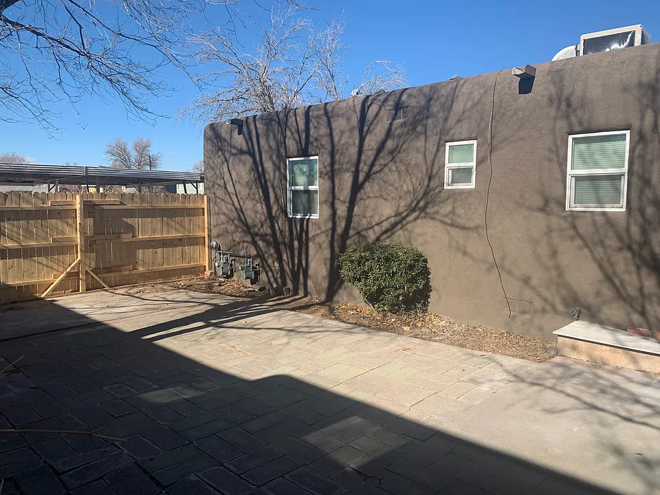5108 Roma Ave NE - Updated Spacious 1BD in Nob Hill With Private Deck!