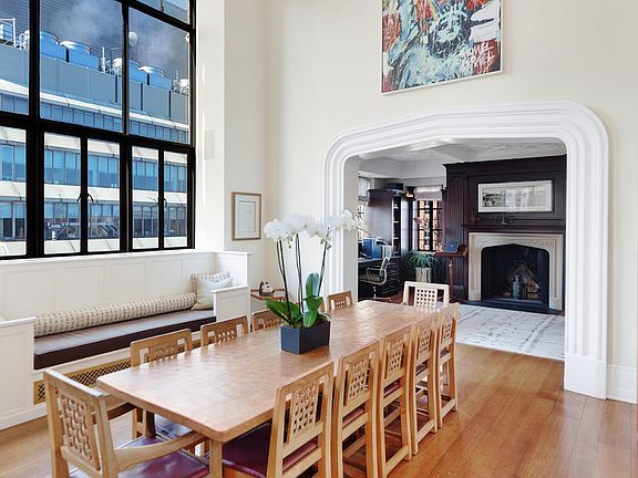 3rd image of 11 W 67th St #909