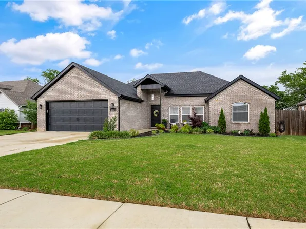 313 N Tacoma St, Farmington, AR 72730
