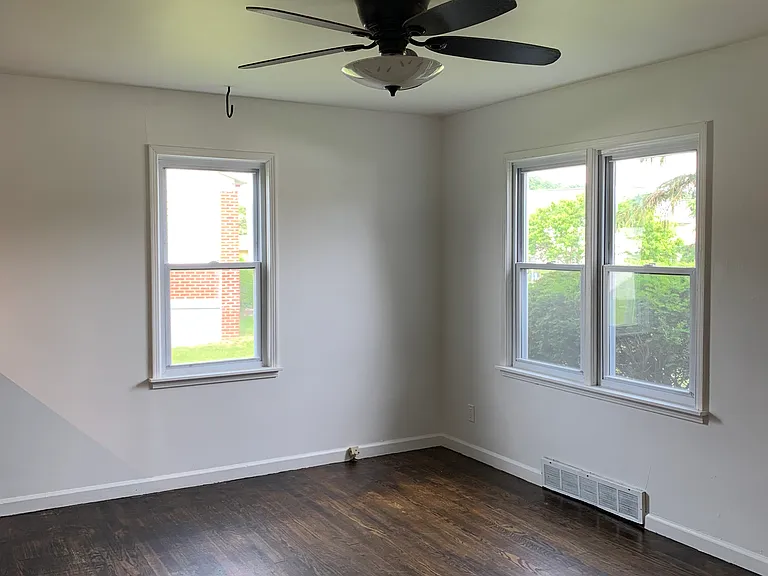 141 Homewood Ave — Photo 15