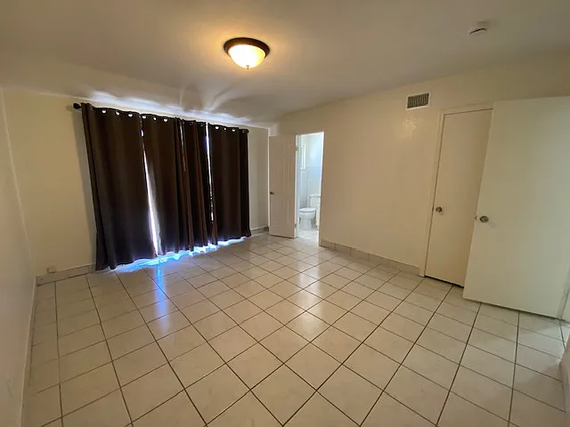 880 N Waverly St — Photo 11