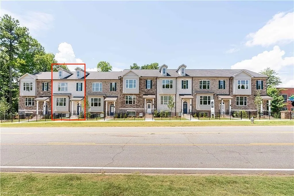 4 bed, 2517 sqft, $3,690 — Photo 1
