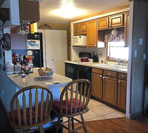Kitchen with breakfast bar!