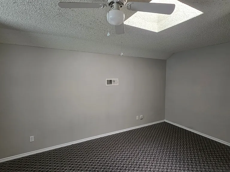 566 E Windsor Dr — Photo 10