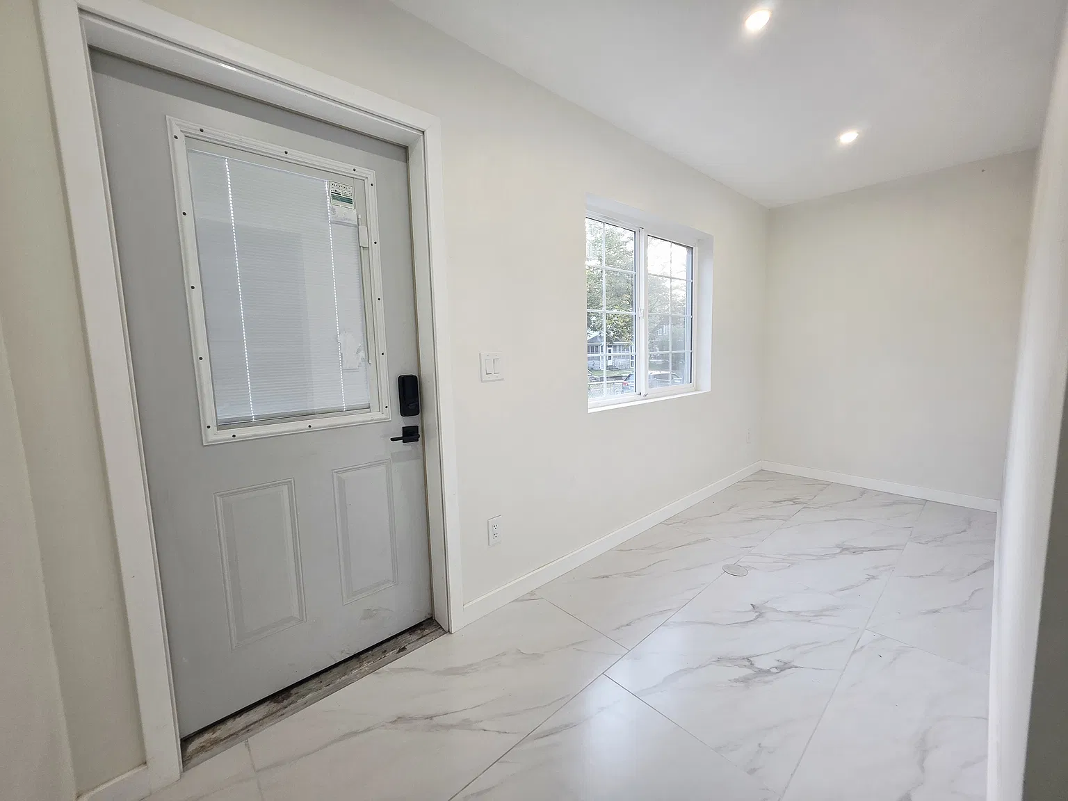 1227 Ross Ave — Photo 2