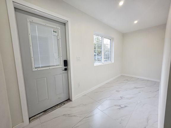 2nd image of 1227 Ross Ave