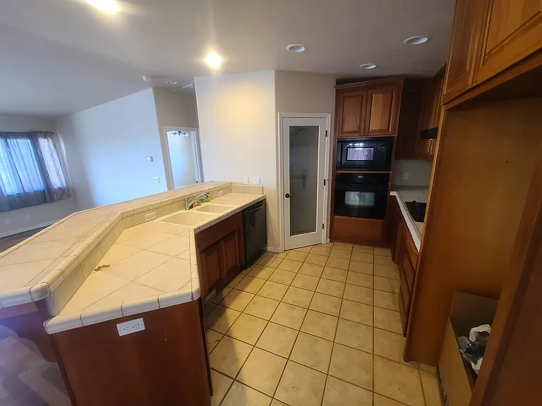 2790 Cedar Ave — Photo 12