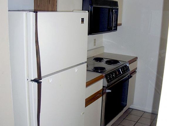 4th image of 1202 Lakewood Dr