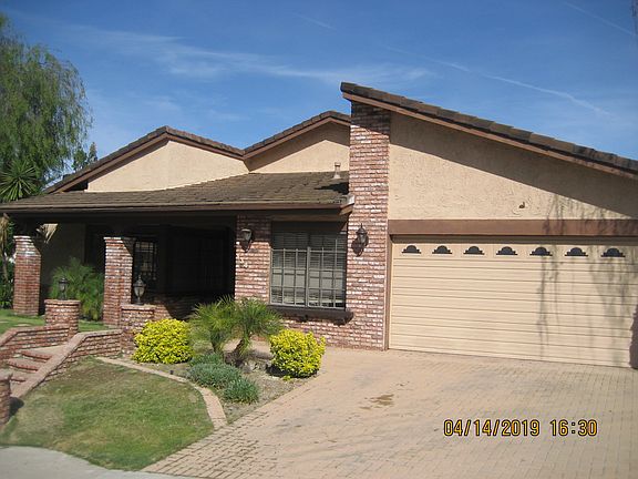 3rd image of 334 Fox Hills Dr