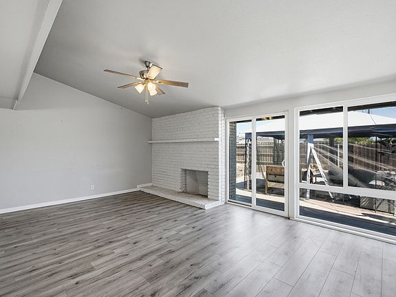 4th image of 1008 E Myrtle Street