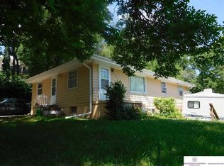 6908 N Ridge Dr, Omaha, NE 68112