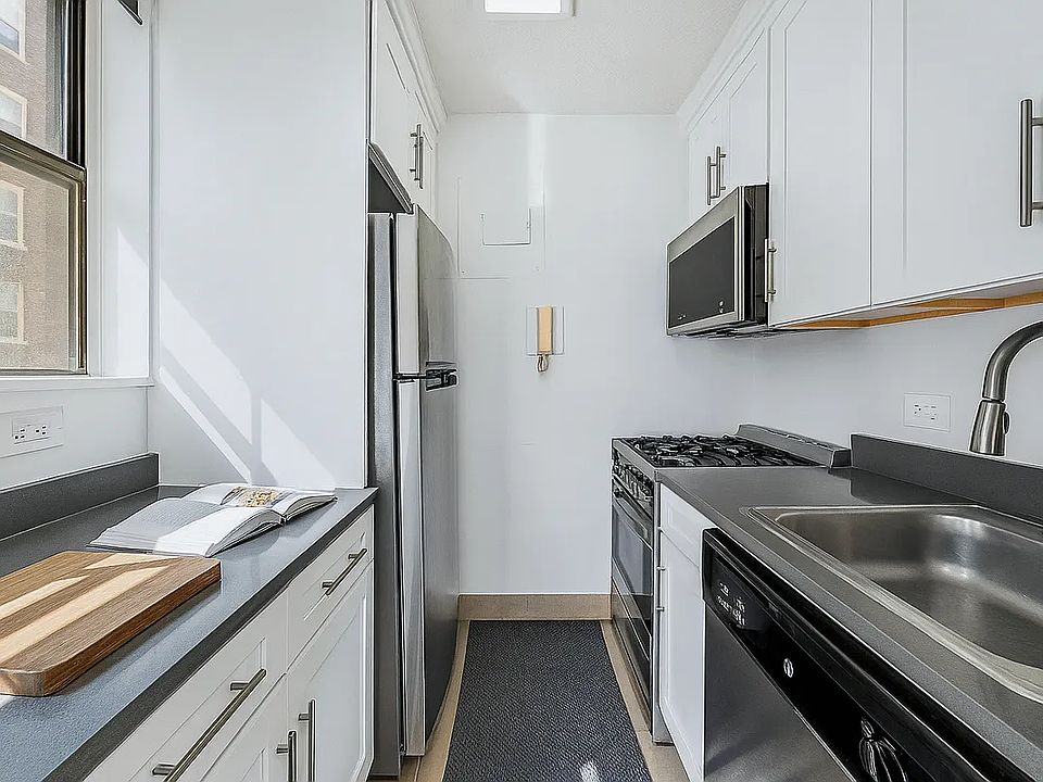 2nd image of 330 W 56th St APT 22L