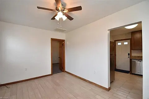 825 Robinson Ave — Photo 9