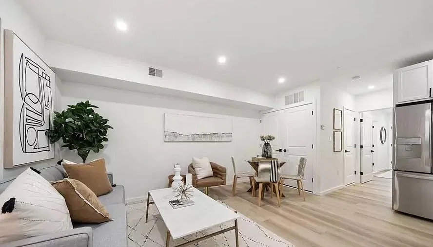 2 bed, 800 sqft, $2,000 — Photo 2