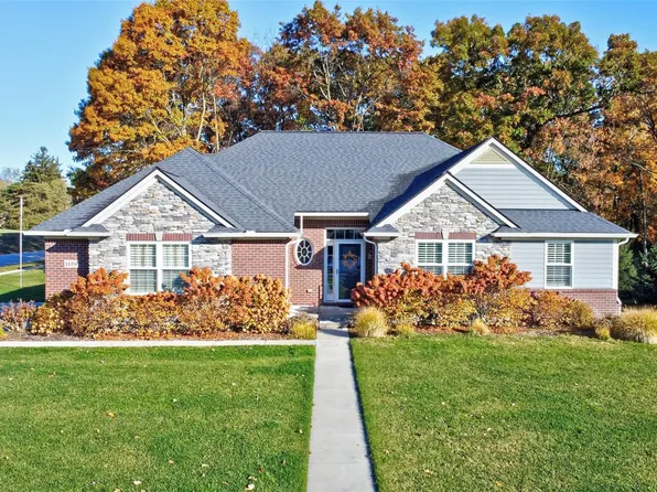 1126 Watersmeet Dr, Oxford, MI 48371