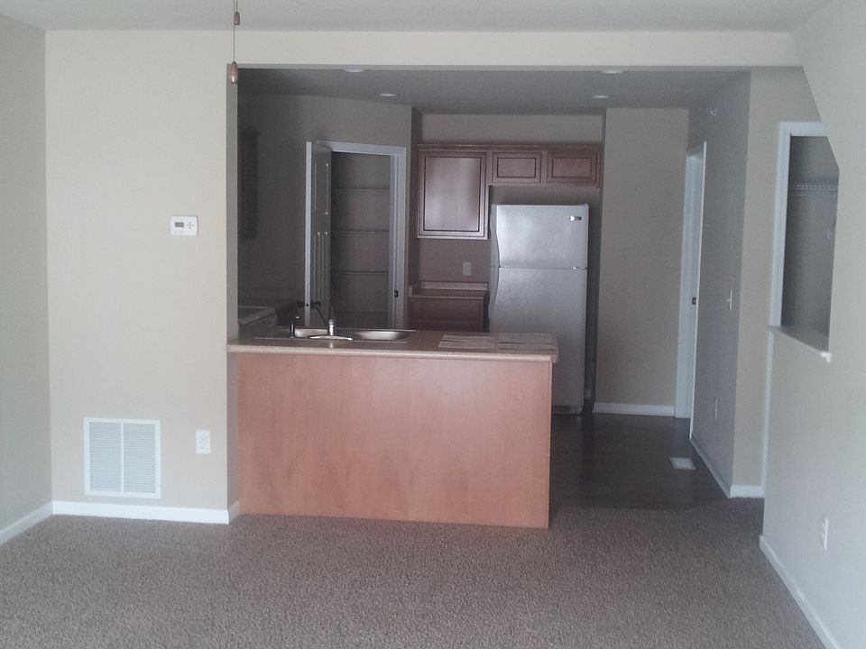1st image of 1043 Opal Way