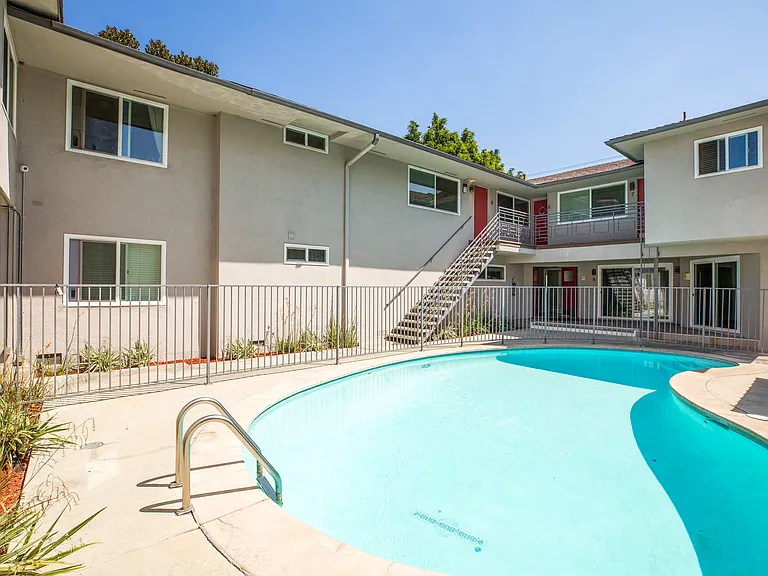 Huntington Villas — Photo 9