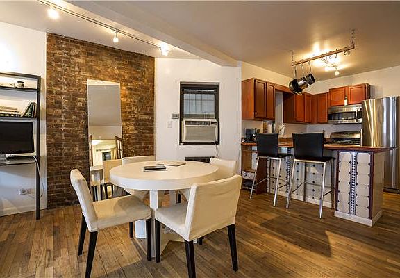 2nd image of 85 Stanton St APT 2A