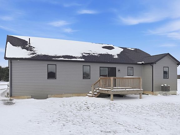 3rd image of 4938 N Cranbrook Rd