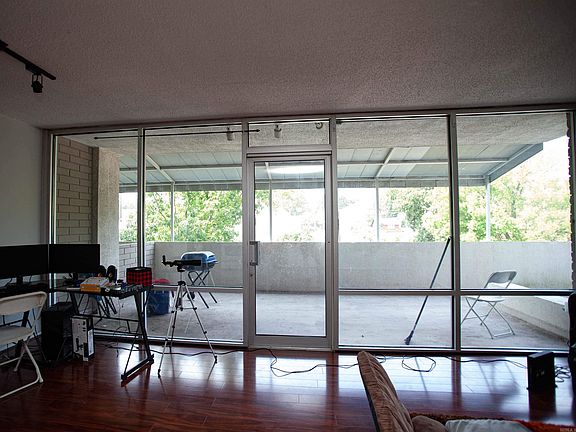 4th image of 700 E 9th St APT 2G