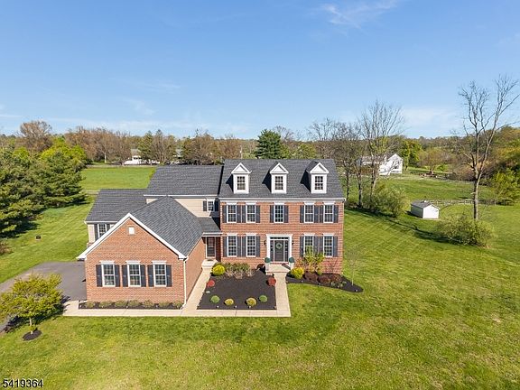 3rd image of 1 Belmont Ct