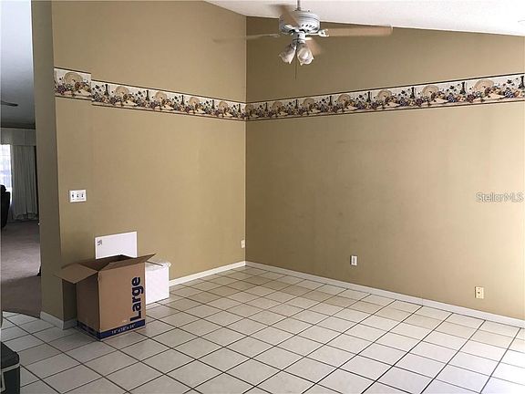 3rd image of 2912 Oaktree Dr