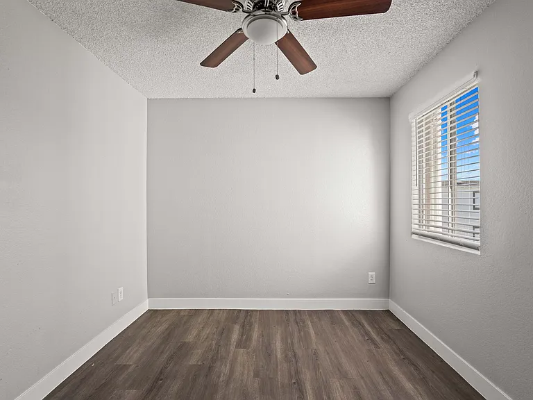 Mariposa Flats — Photo 12