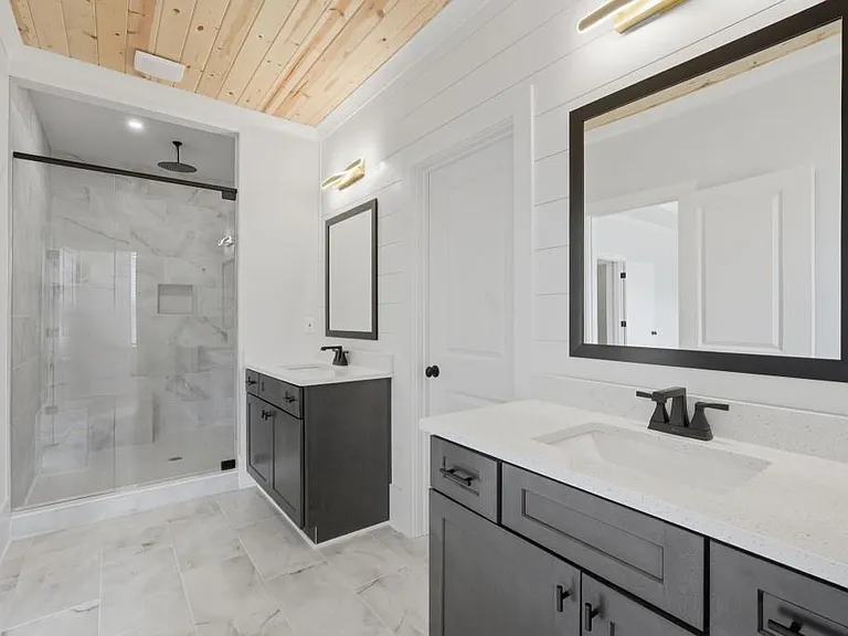331 Orchid St — Photo 15