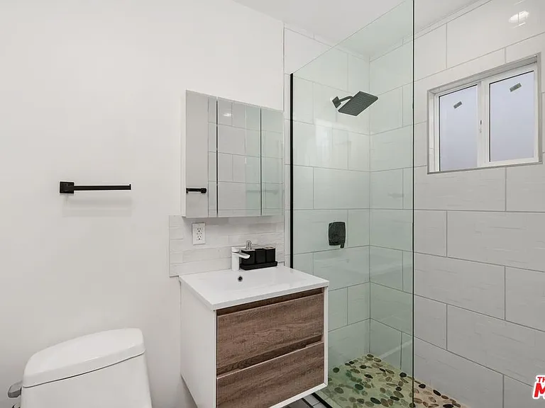 621 Rose Ave #B — Photo 11