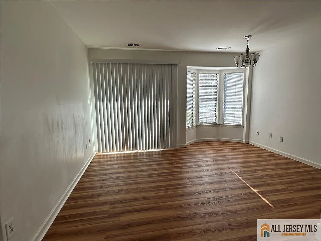 1 bed, 1.0 bath, 450 sqft, $1,900 — Photo 3