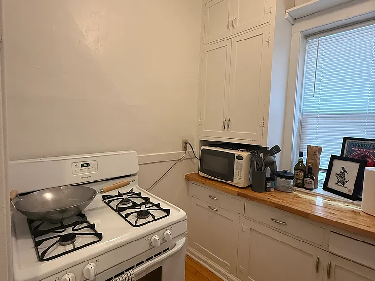 137 Fairview Ave N #4 — Photo 8