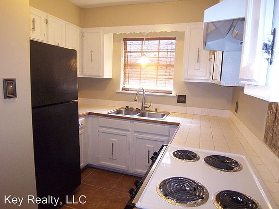 3rd image of 4041 Charleston Cir Unit 29