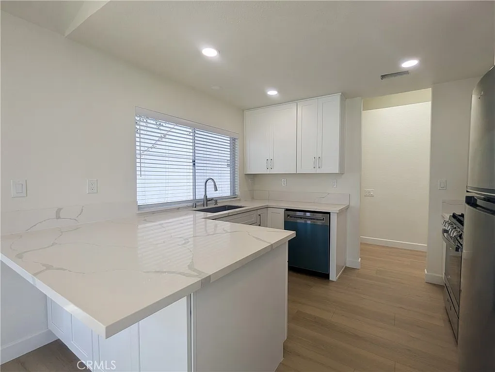 3 bed, 1403 sqft, $4,600 — Photo 4